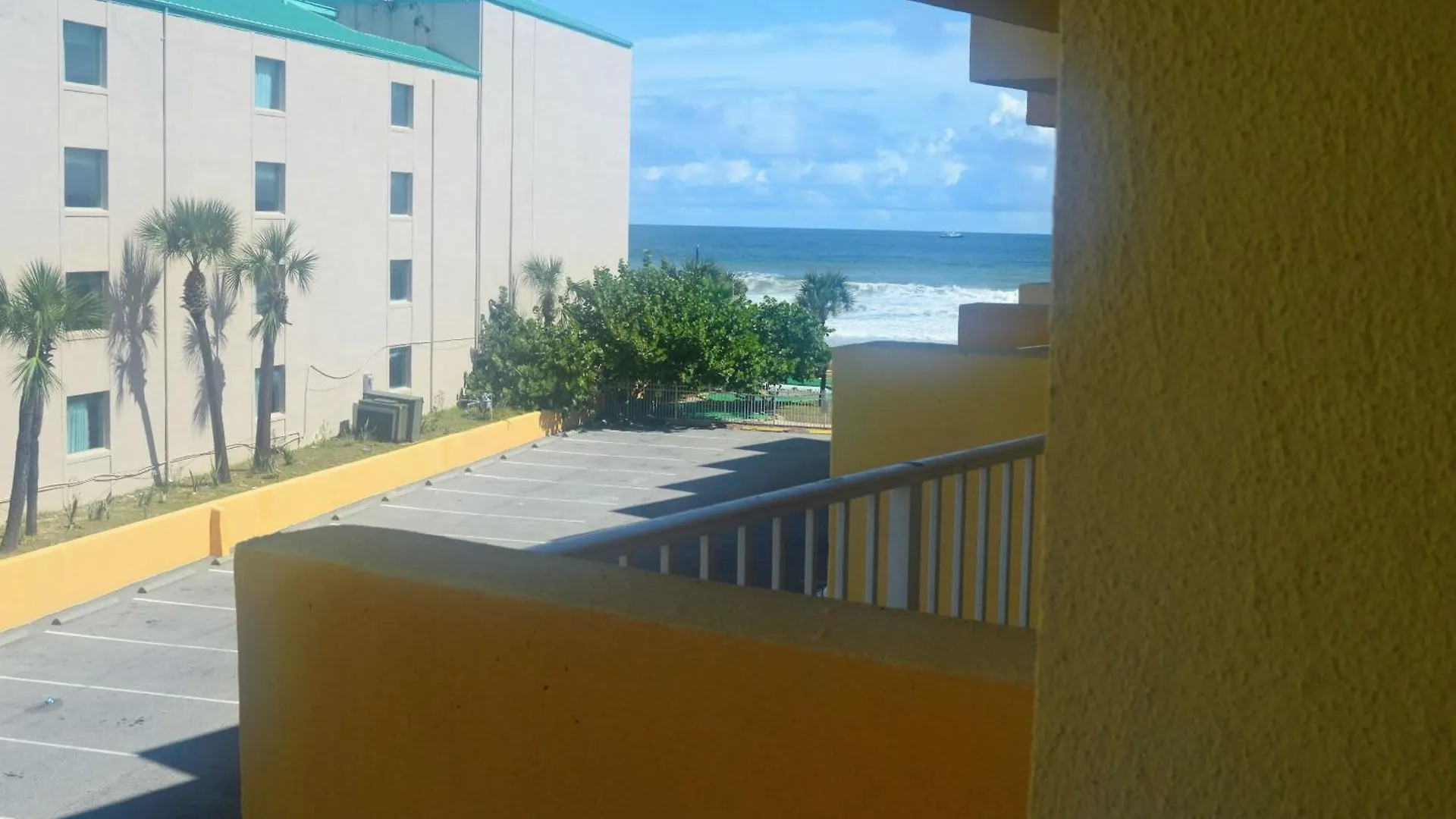 Fountain Beach Resort - Daytona Beach Hotel