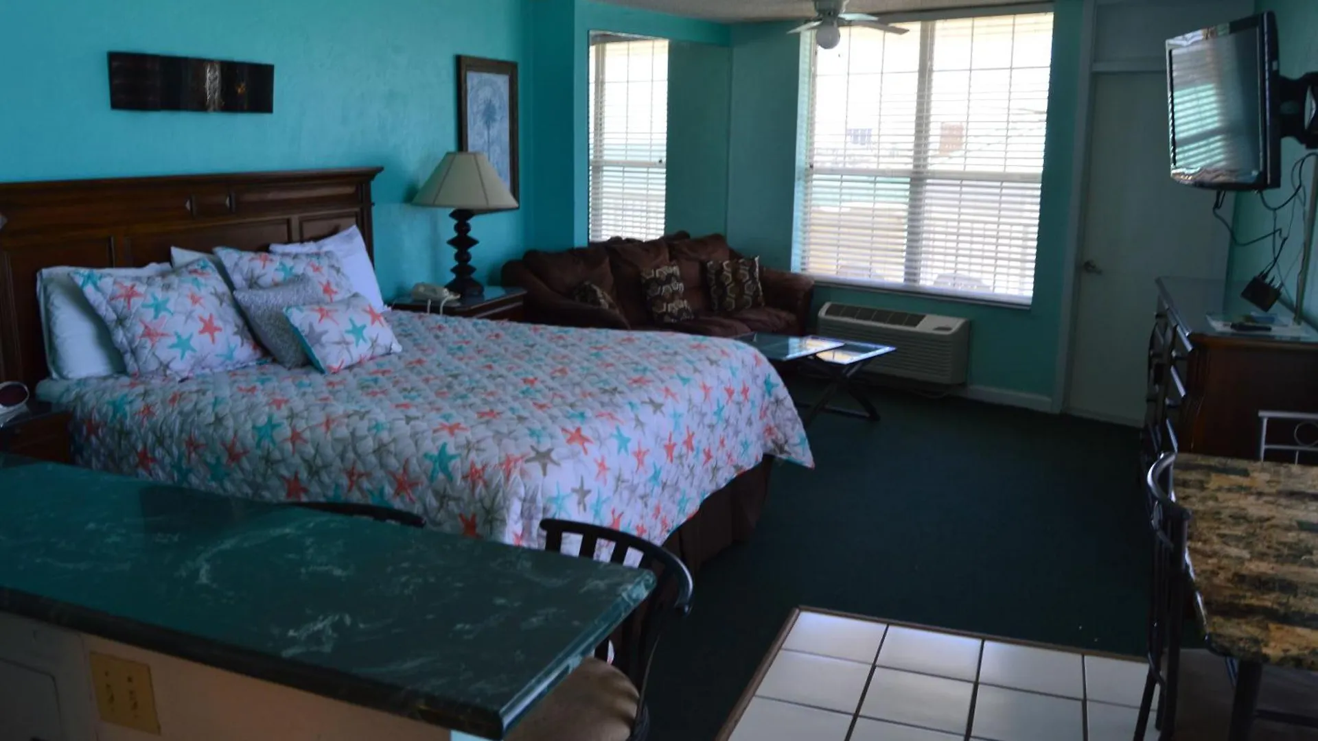 Fountain Beach Resort - Daytona Beach Hotel